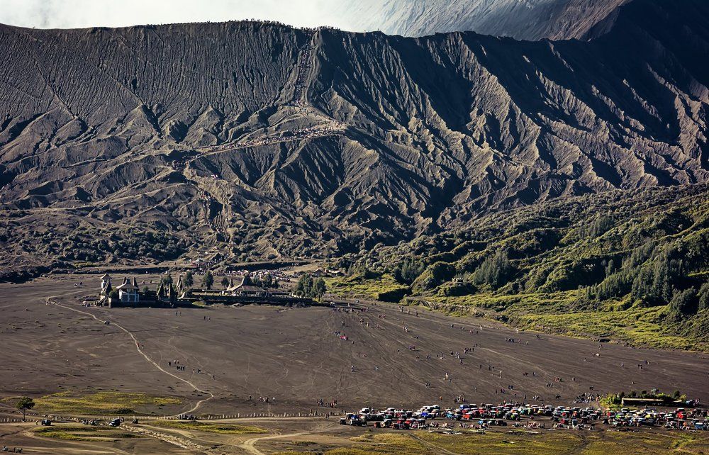 tample and mountain bromo