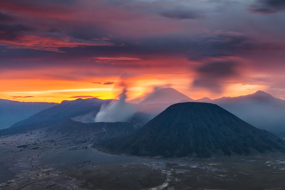 Огненный закат Бромо