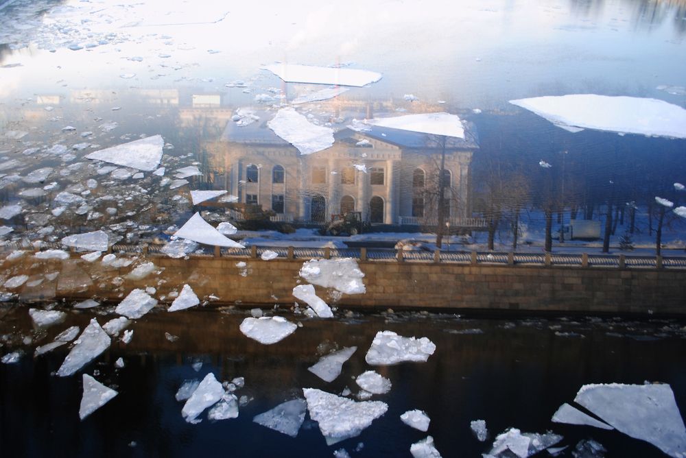 Сходит небо с чердака...