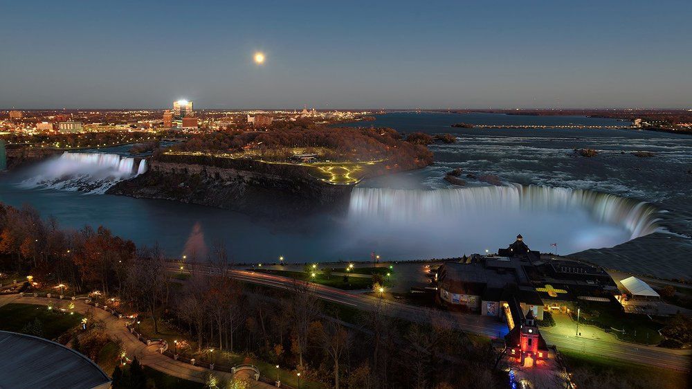 Niagara at night