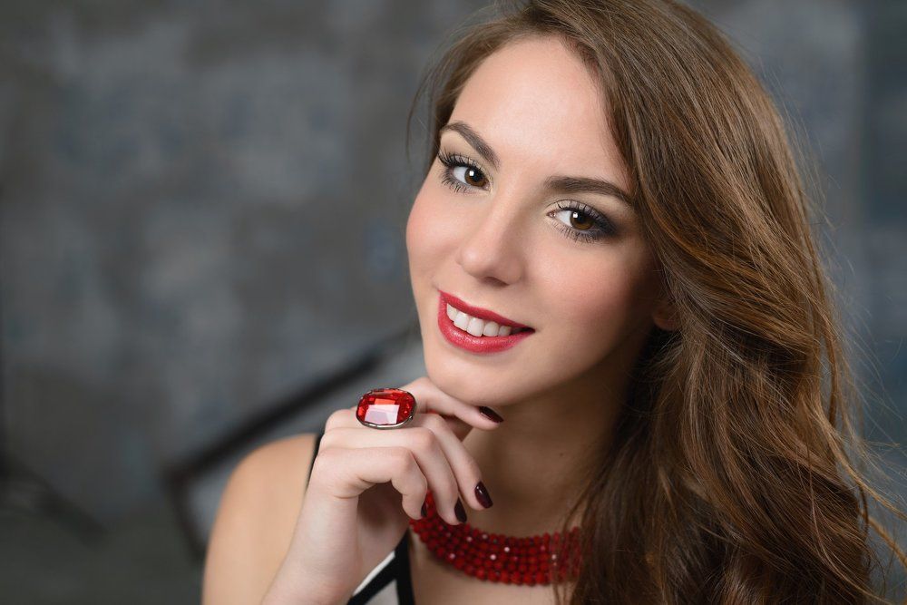 Девушка с рубином