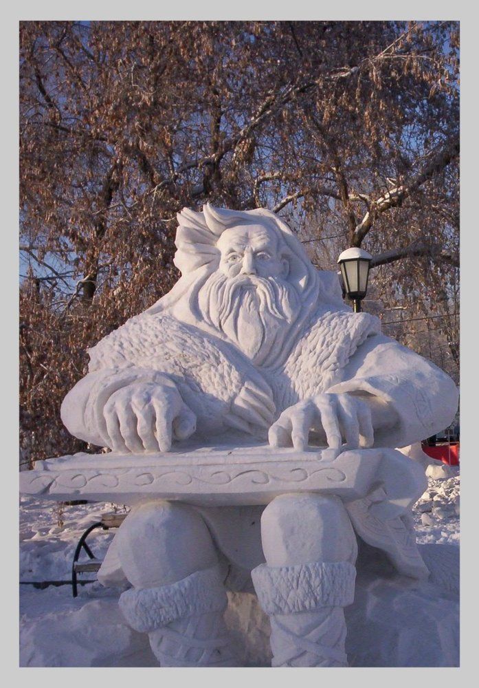 Скульптура снежная "Гусляр"