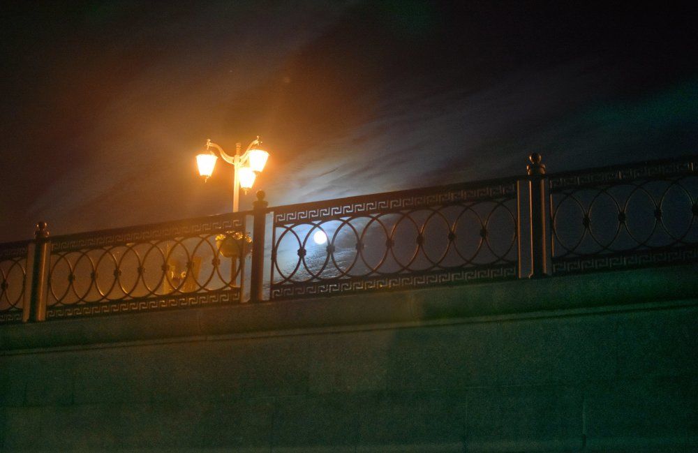 Набережная. Фонарь.