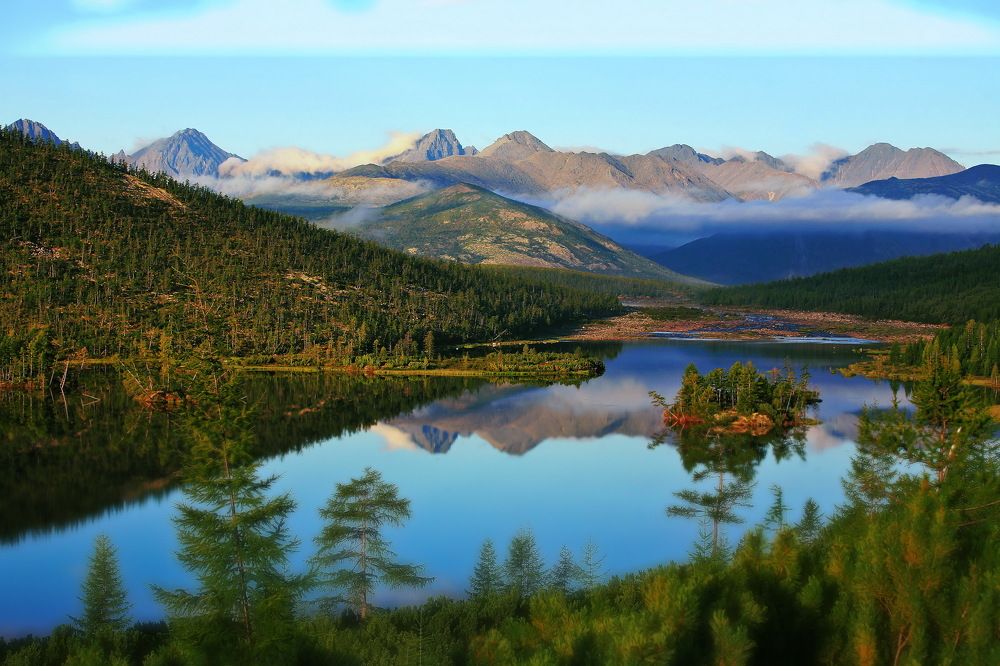 Раннее утро на горном озере