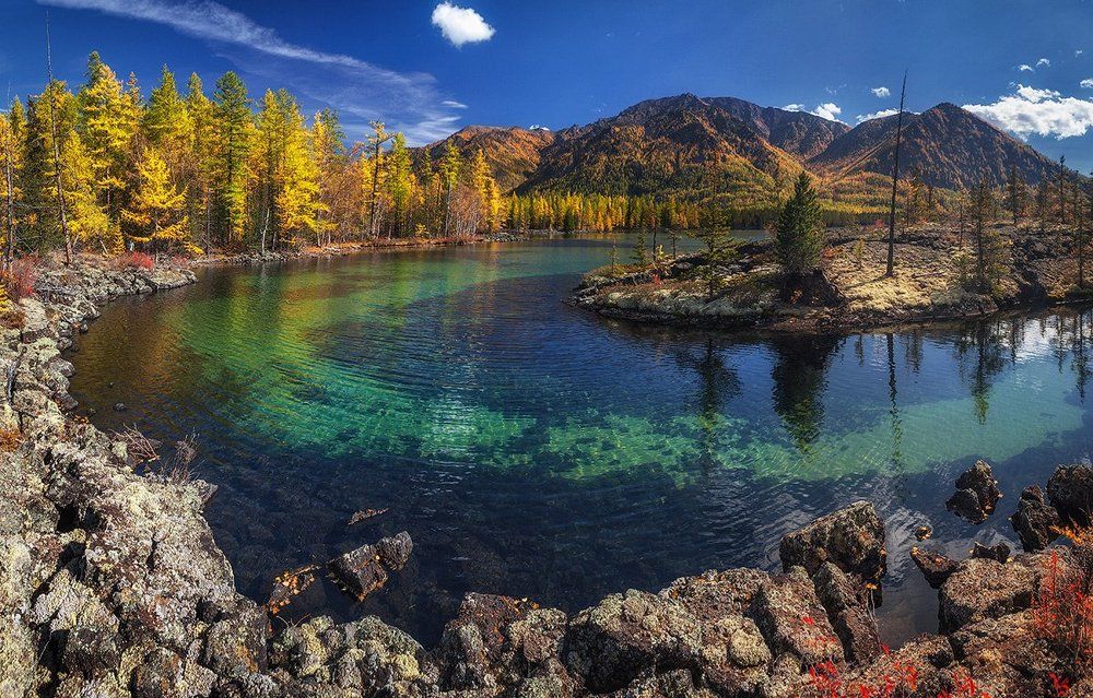 Озеро Олон-Нур в лавовой долине
