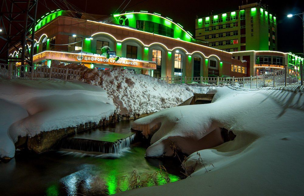 Купаясь в ночной подсветке