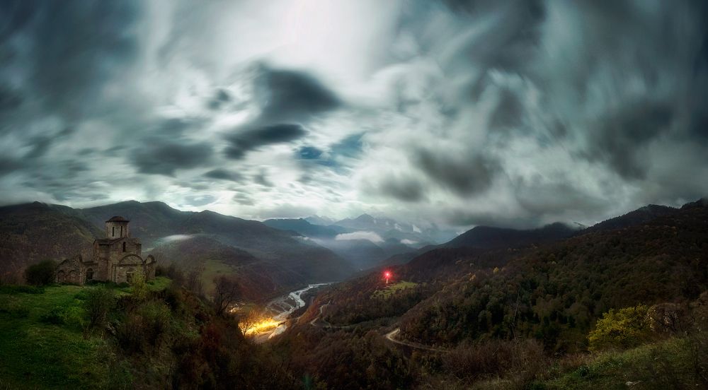 Сентинский храм в ночи