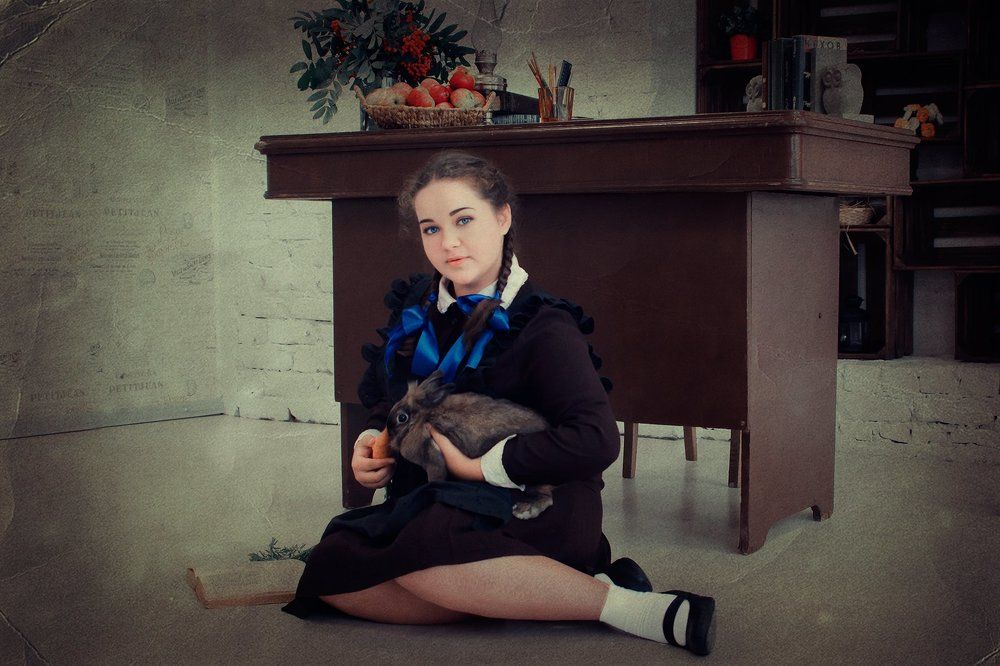 Девочка с кроликом