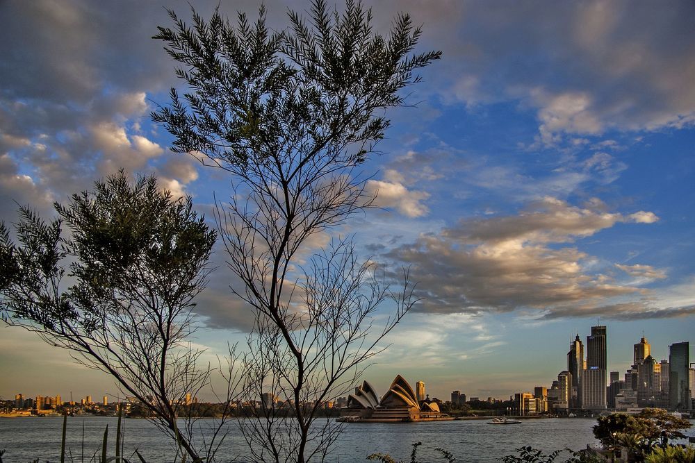 Клонился день к закату