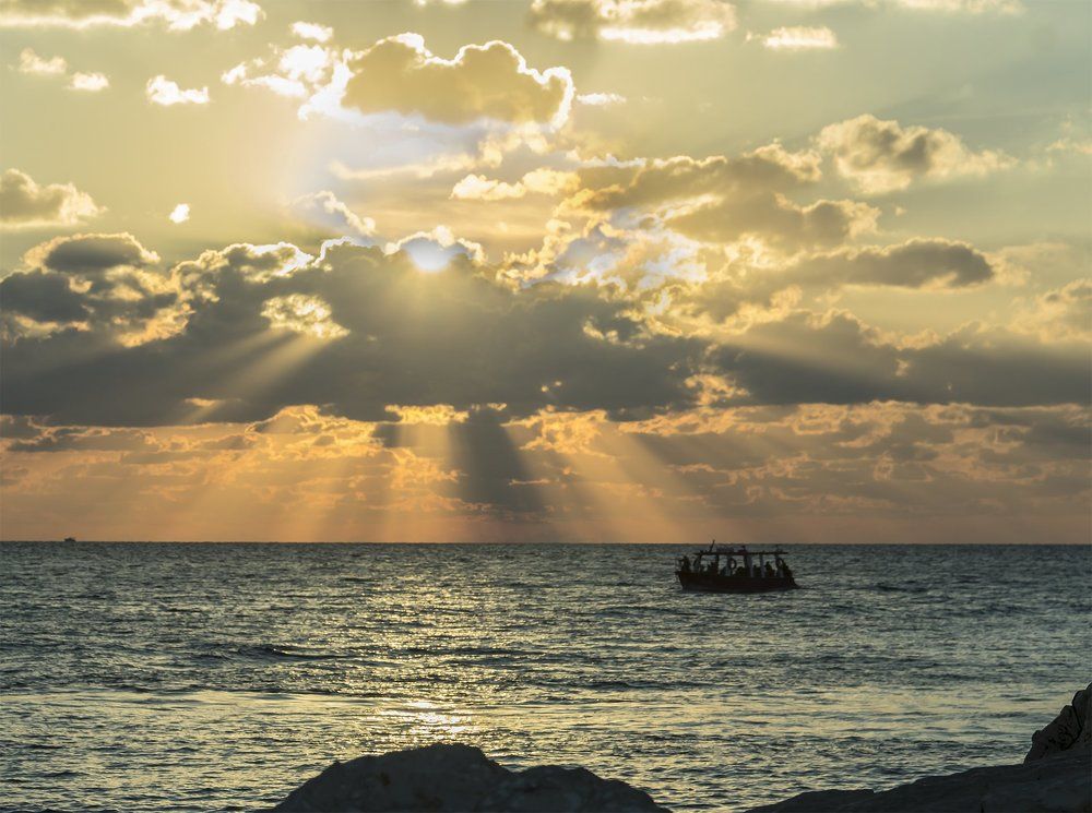 Закат над Средиземном море