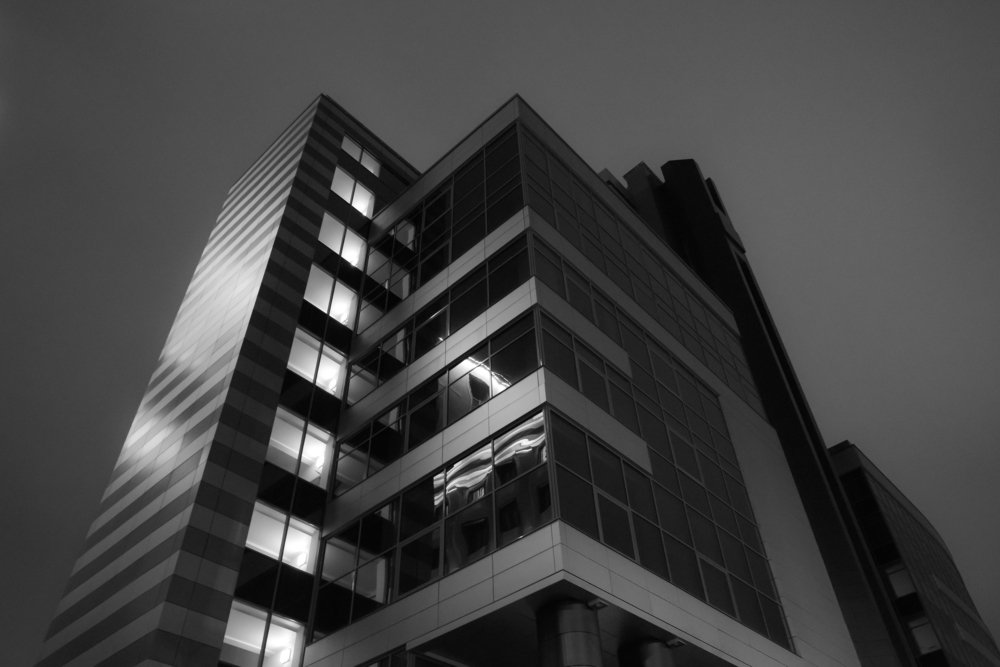 Черный обелиск