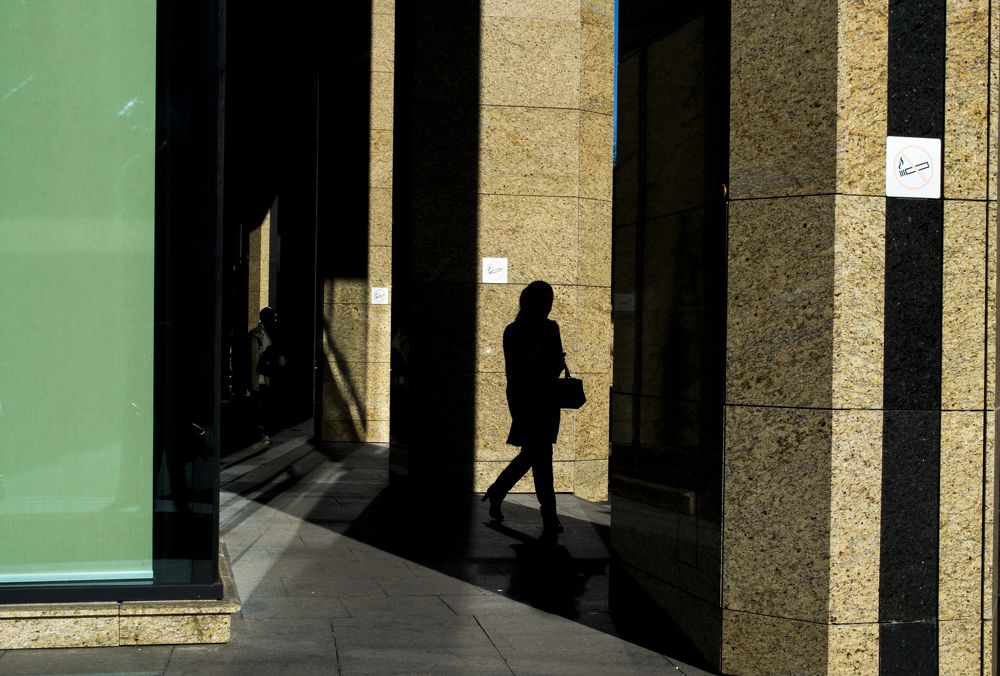 Среди колонн