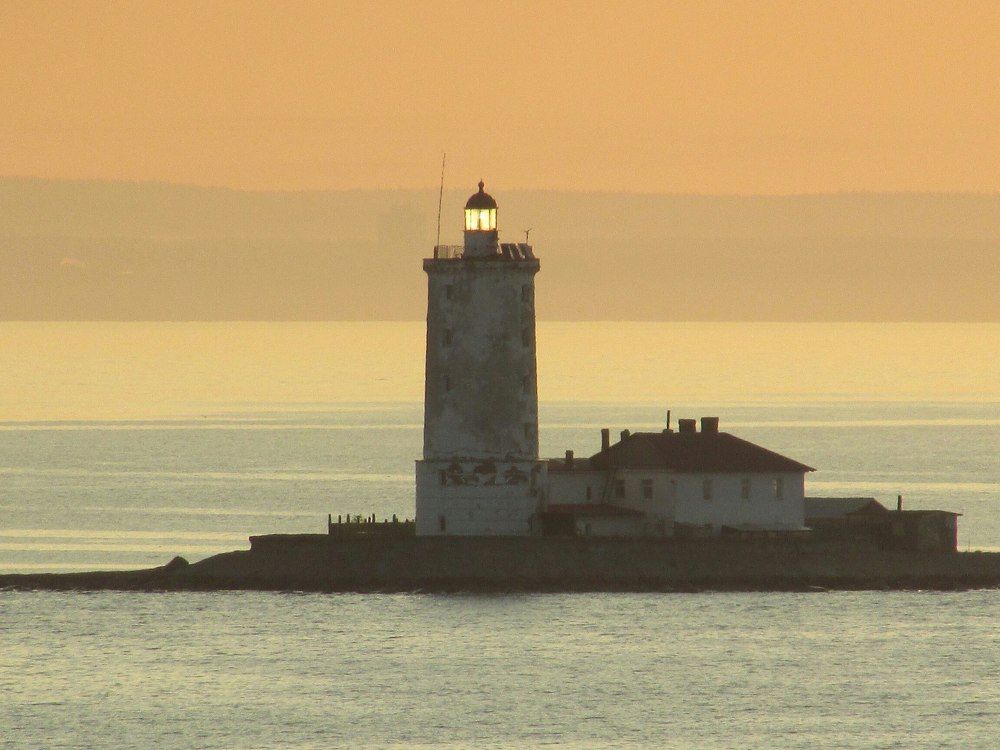 Маяк на рассвете