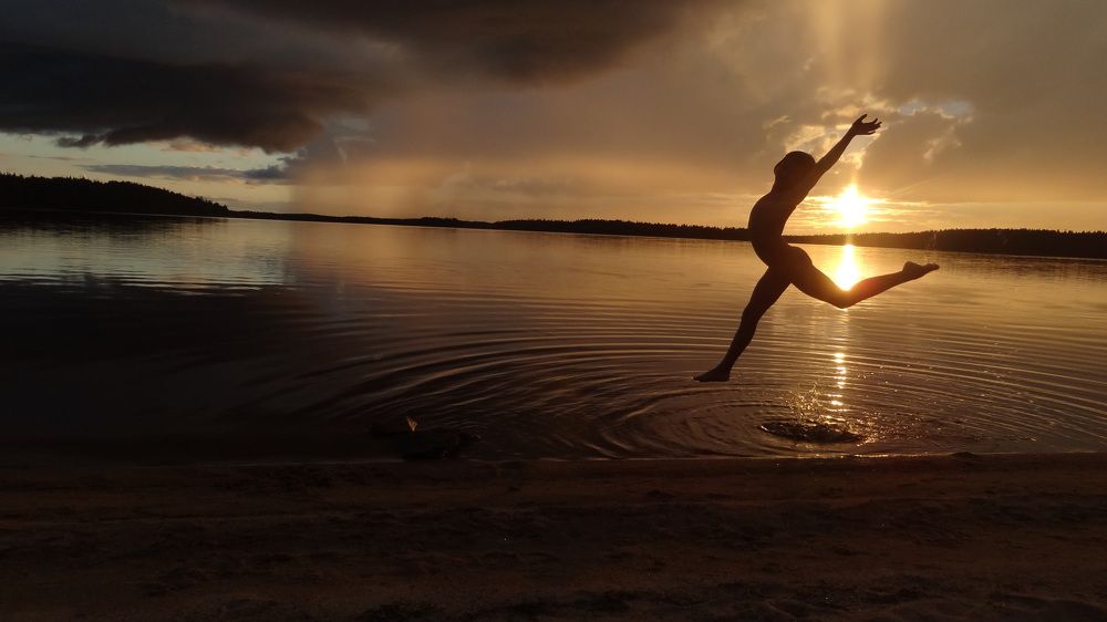 а где то там дожди...