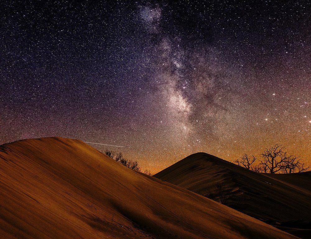 Milky way over the desert