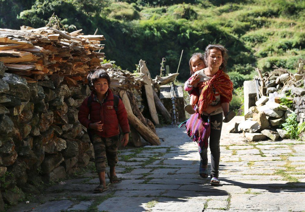 Дети Непала.