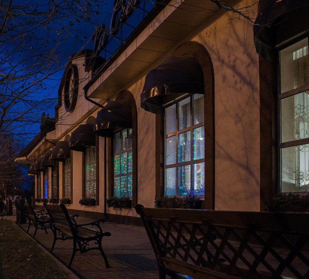 Вечер в небольшом городке.