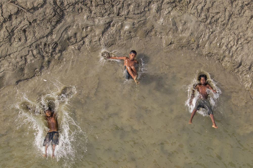 Play & enjoyable moment.