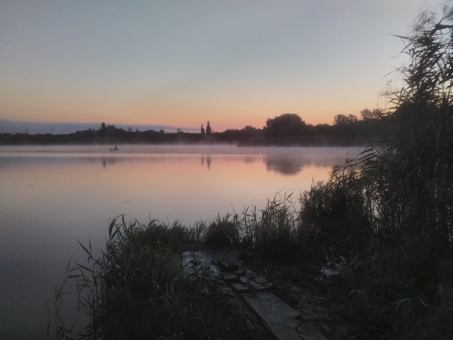 Раннее  летнее утро на рыбалке.