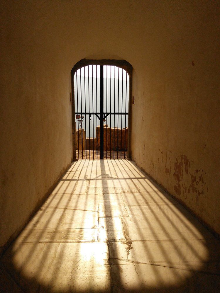 sun ray's through the bars