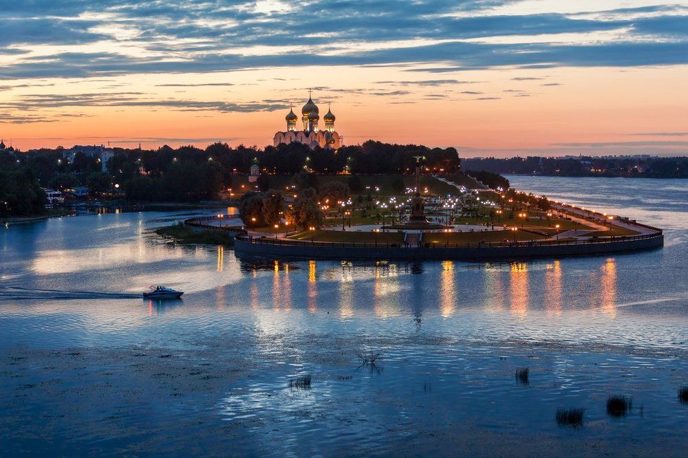 Ярославль: вечерняя Стрелка