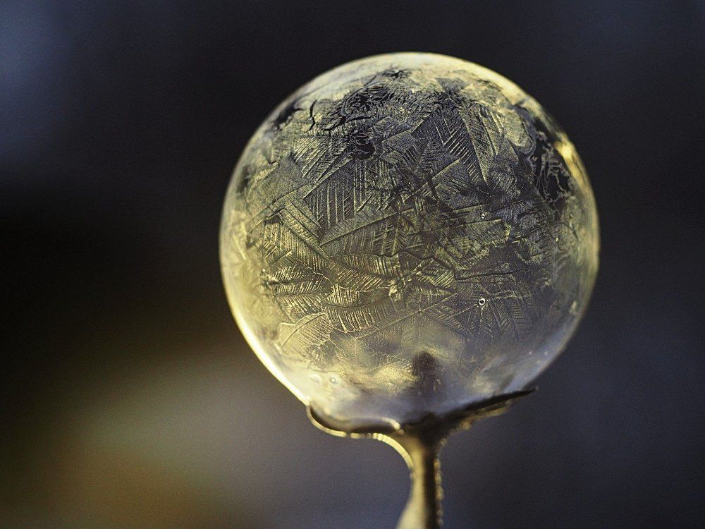 Мыльный пузырь зимой.