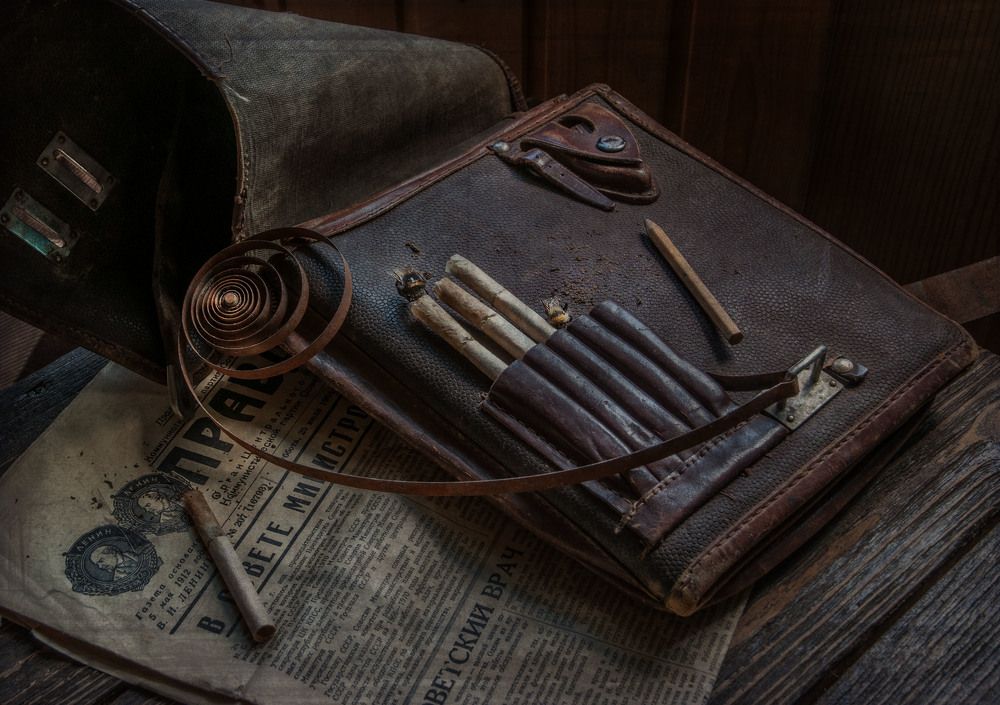 Откуда же во мне тревога  такая, что по нервам зуд?