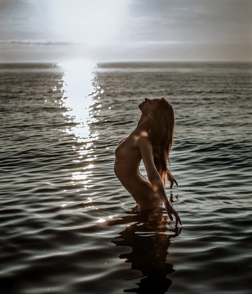 в золотом свете