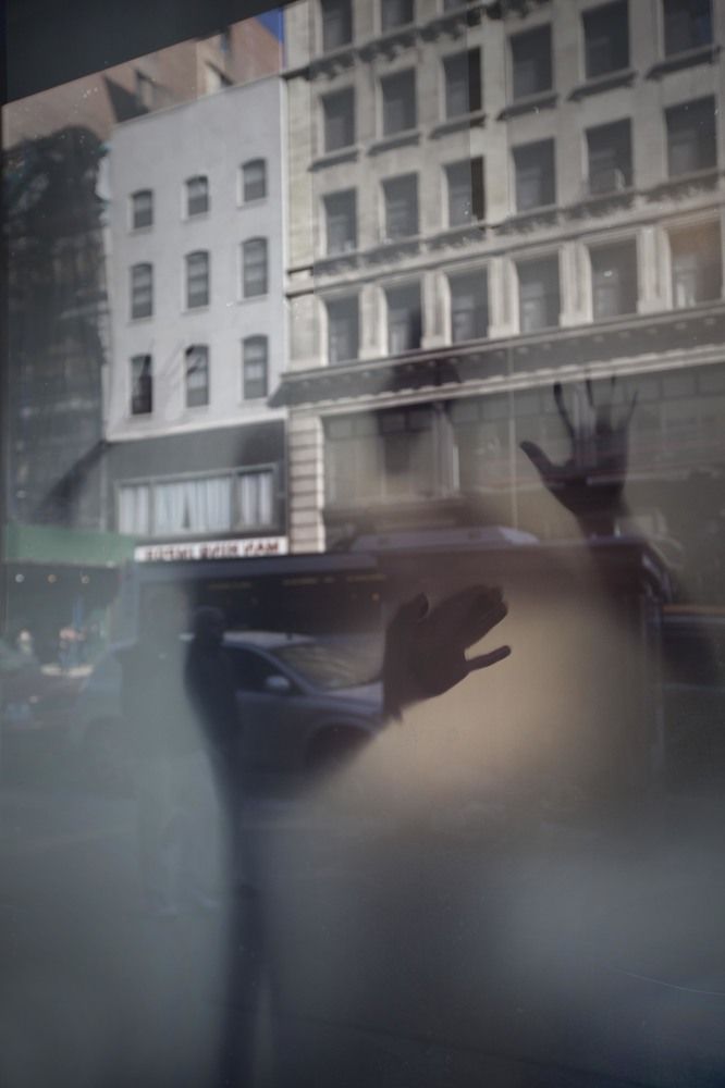 На улице большого города