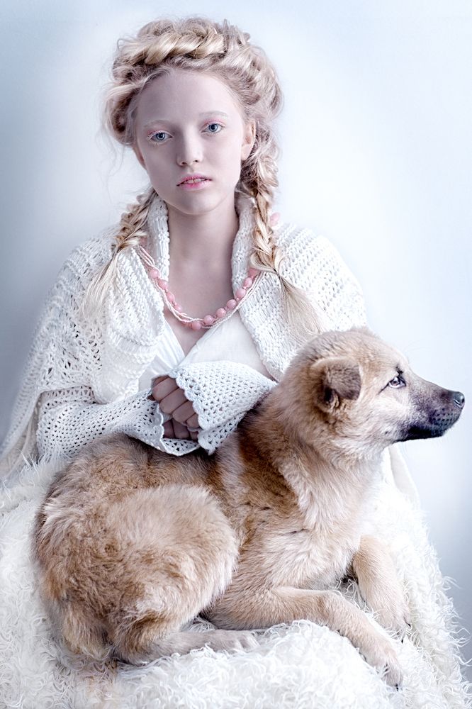 Девочка с собакой
