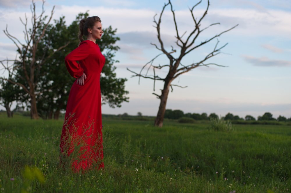 lady in red