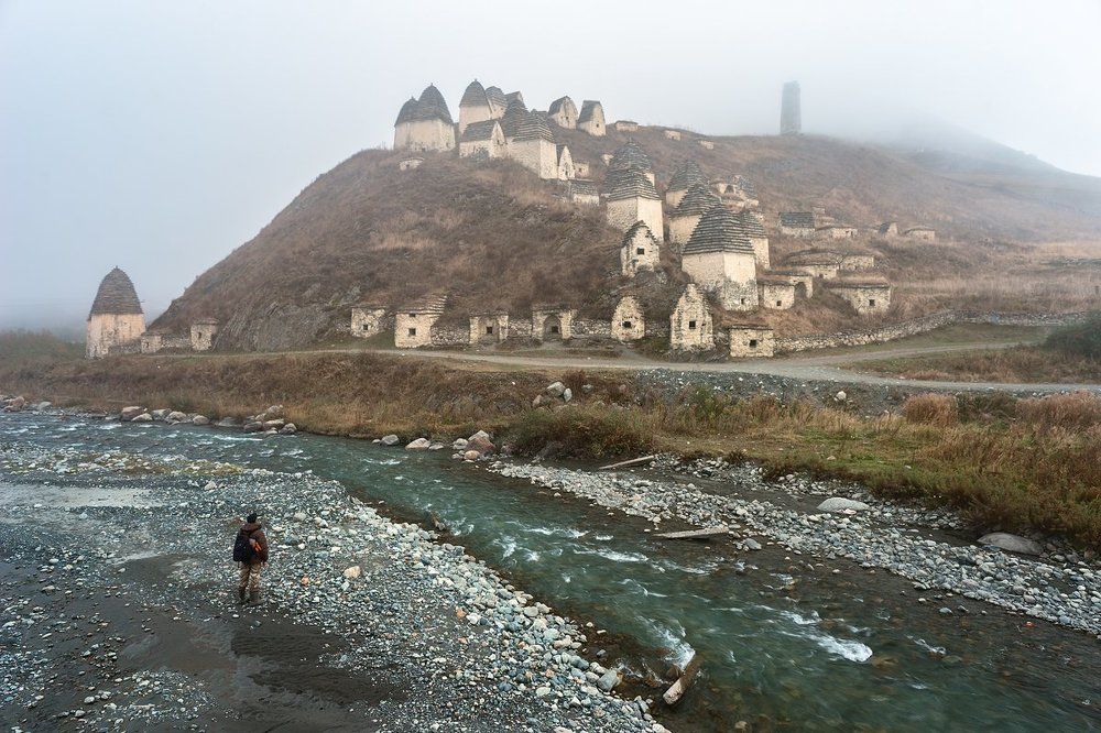 На кладбище