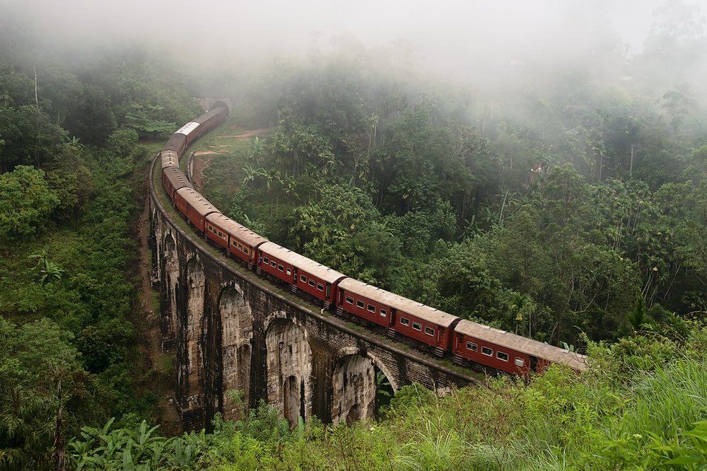 Вышел поезд из тумана