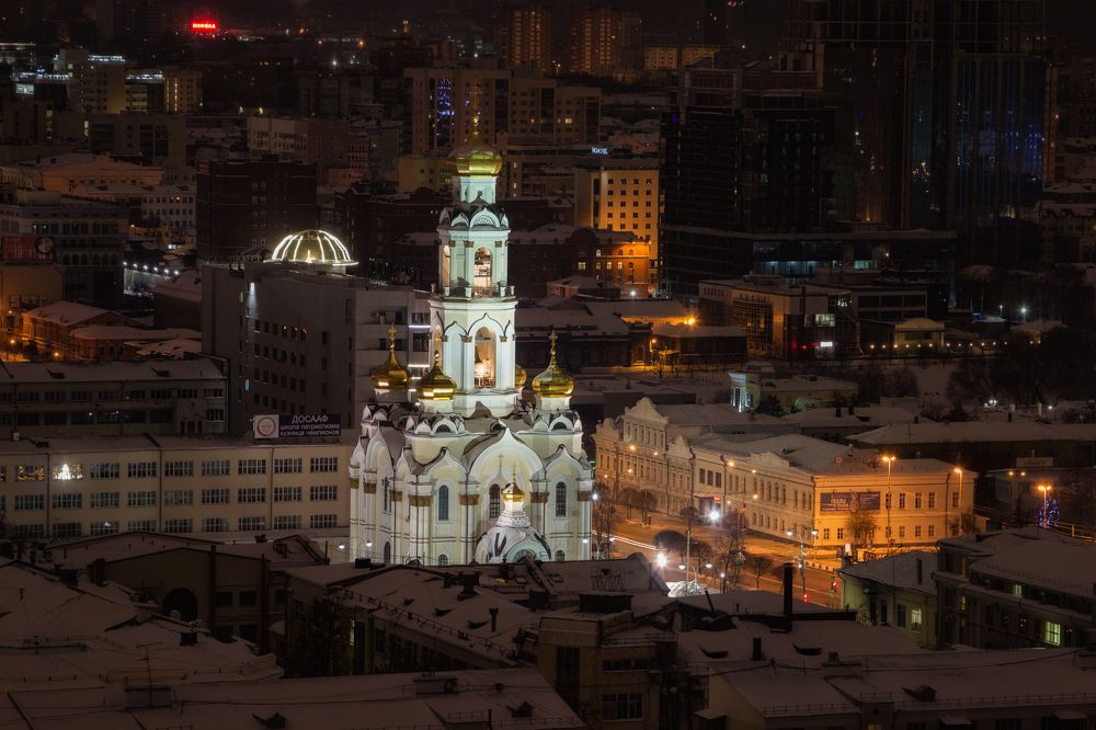 Церковь ночью в екатеринбурге
