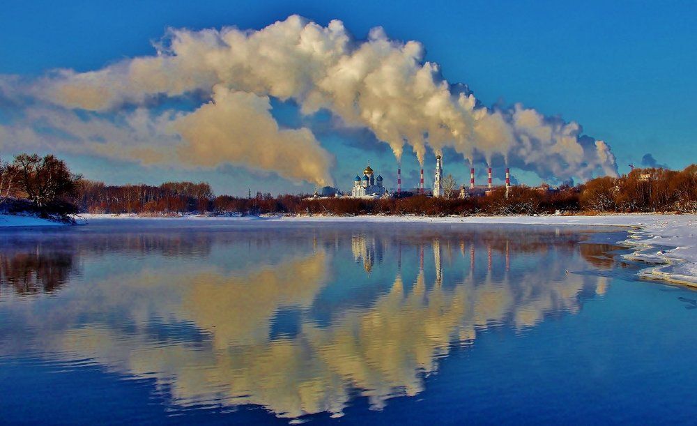 Монастырь в морозный день