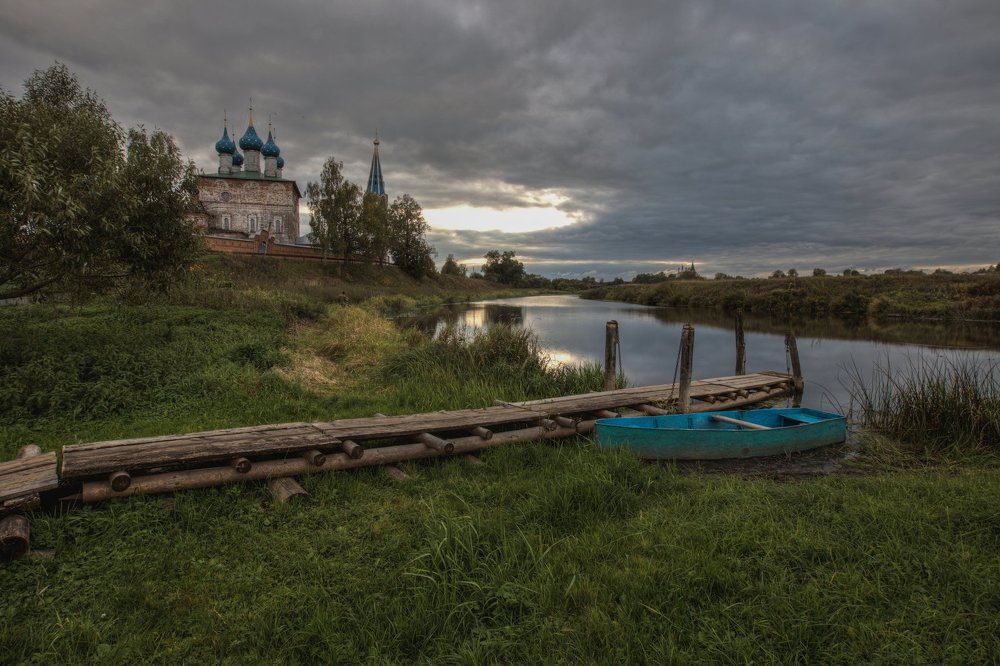 Пасмурно.