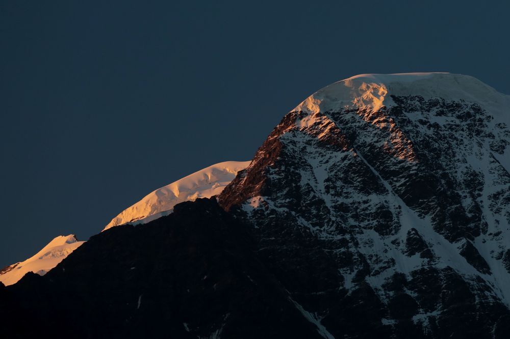 Первые лучи на леднике.