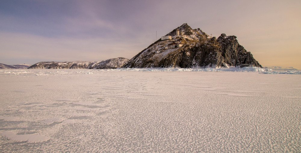 Маяк на мысе Чирикова