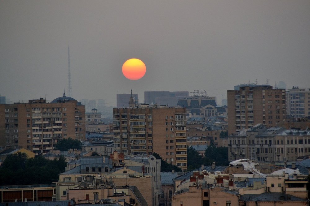 Рассвет над Москвой
