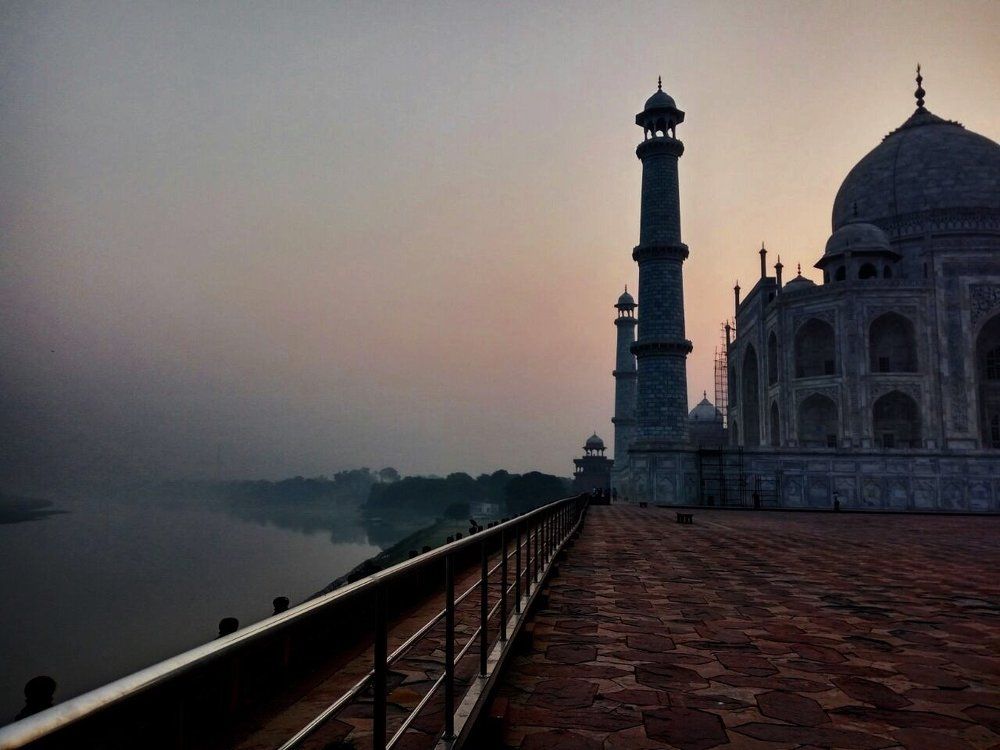Тадж-Махал на рассвете