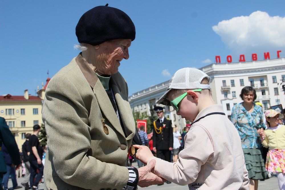 Служа в военном госпитале, она защищала Ленинград. Лидия Войленко, 94 года/She`s been defending Leningrad, working in a military hospital. Lydia Vojlenko, 94 years old.