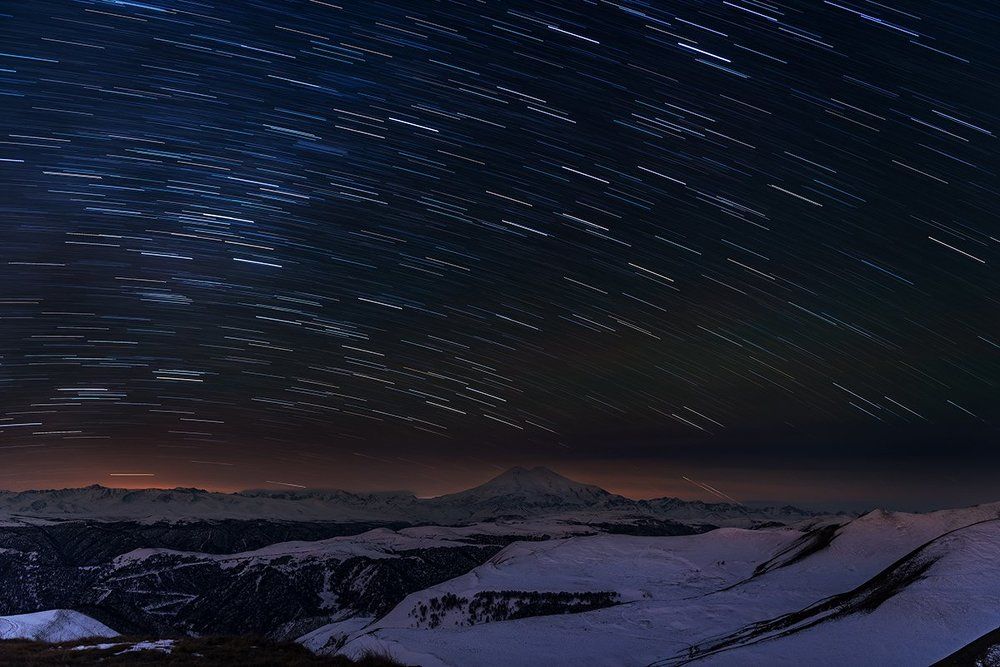 Звездопад над Эльбрусом