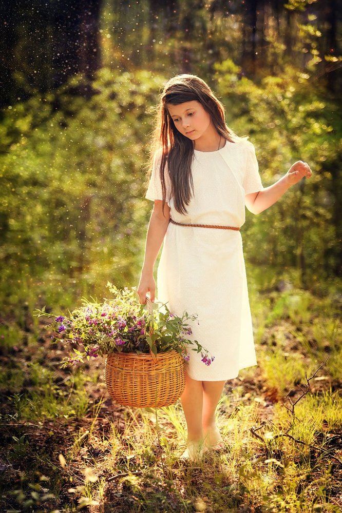 Девочка с корзинкой