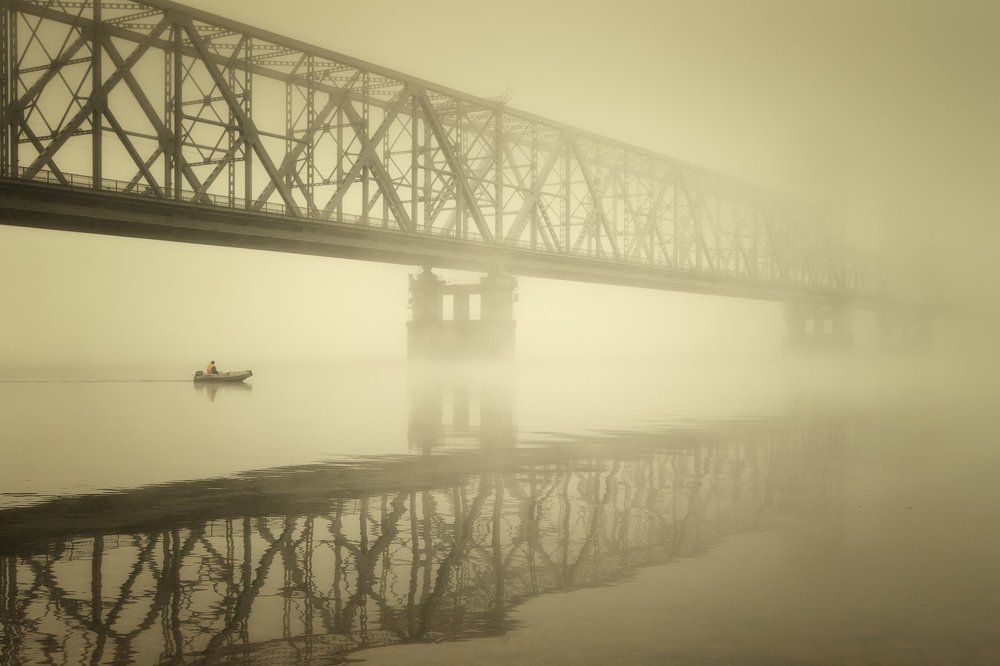 Между мостами