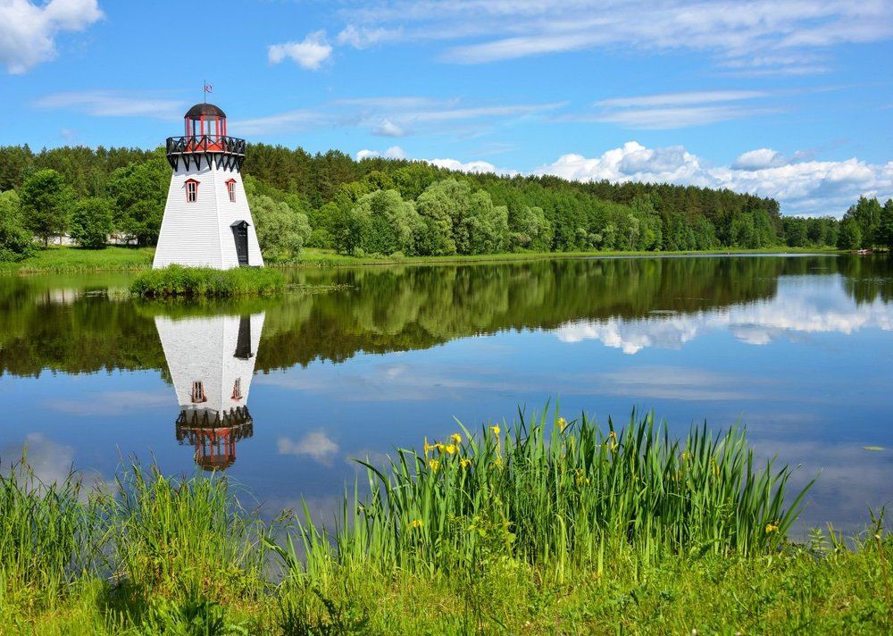 Маяк на озере  у реки Боровна Калужской области.