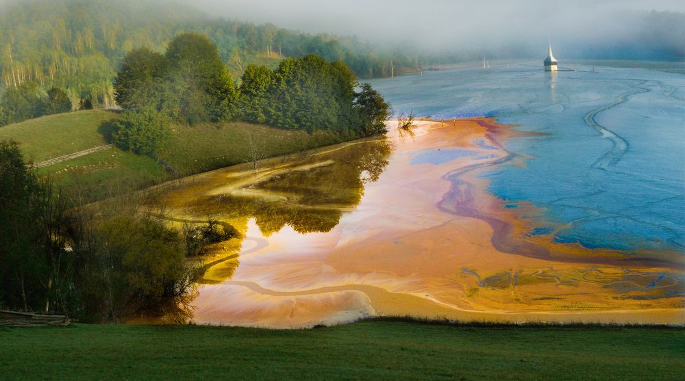 Geamana – The Romanian Village Flooded by a Toxic Lake