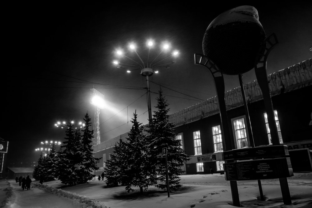 Падает на всех