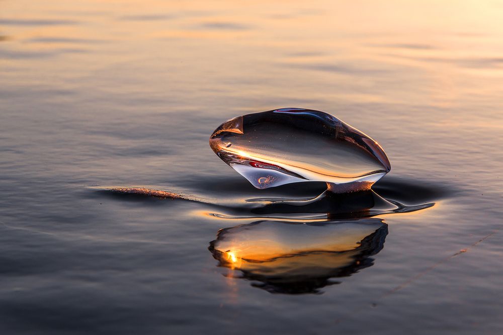 Байкальская льдинка на закате.