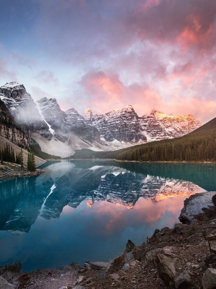 CRAZY COLORS OF MORAINE