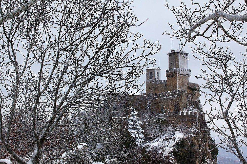 Winter landscape with a view of the fortress.